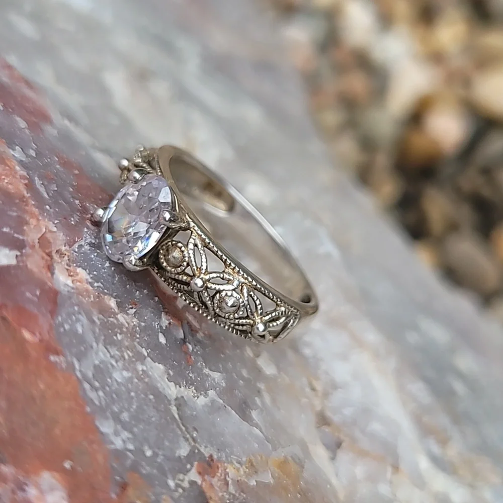 Beautiful Ring - Picture 2 of 5